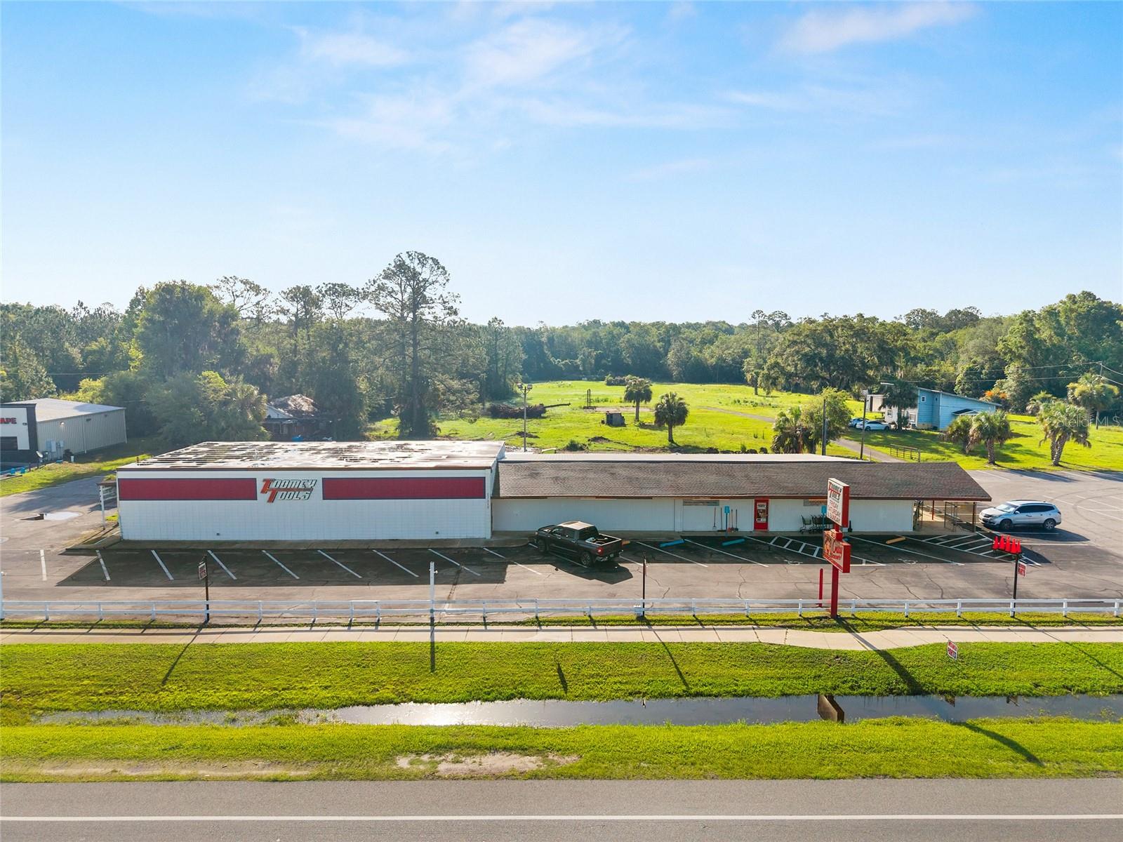 17313 NE US HWY 301 photo 2