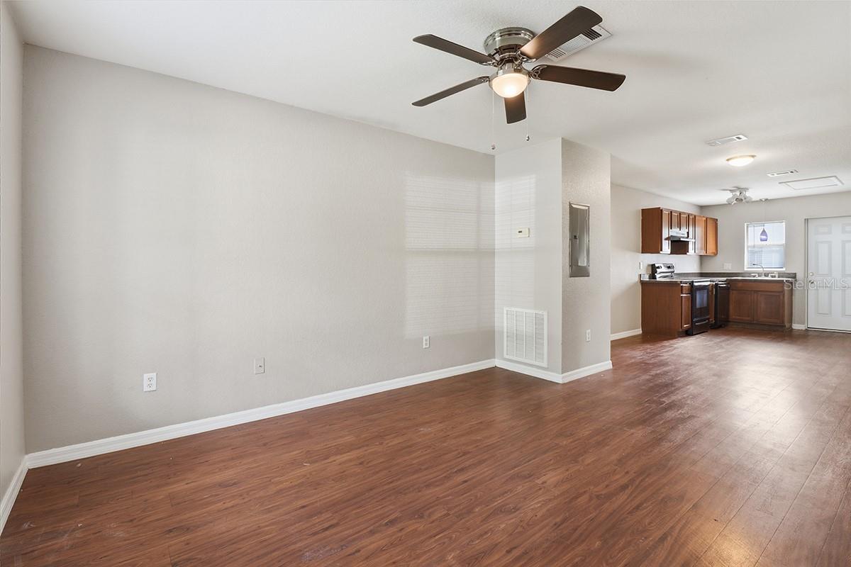 9271 N PEACHTREE WAY photo 5