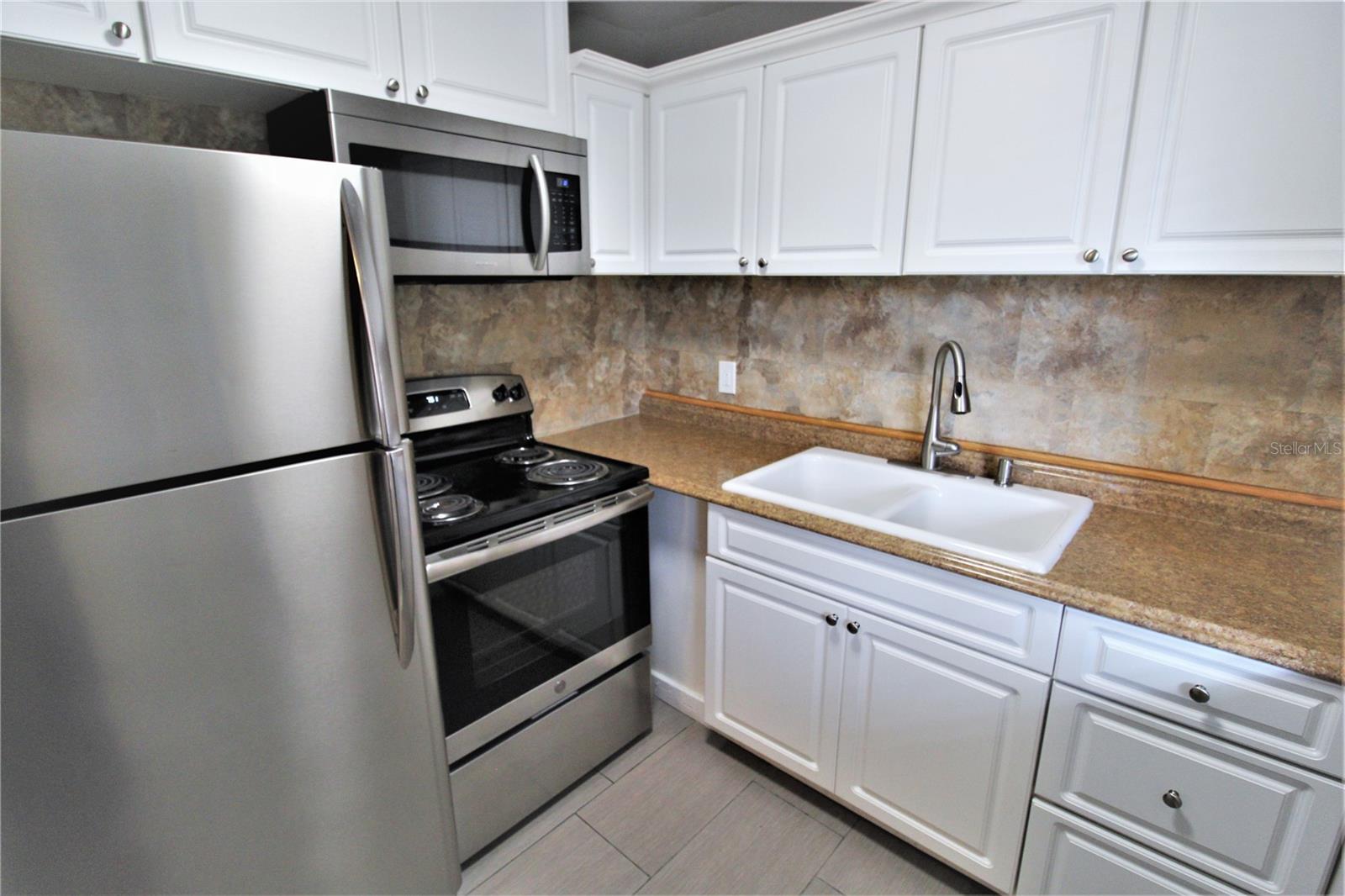 3001 BEE RIDGE RD #113 photo 2