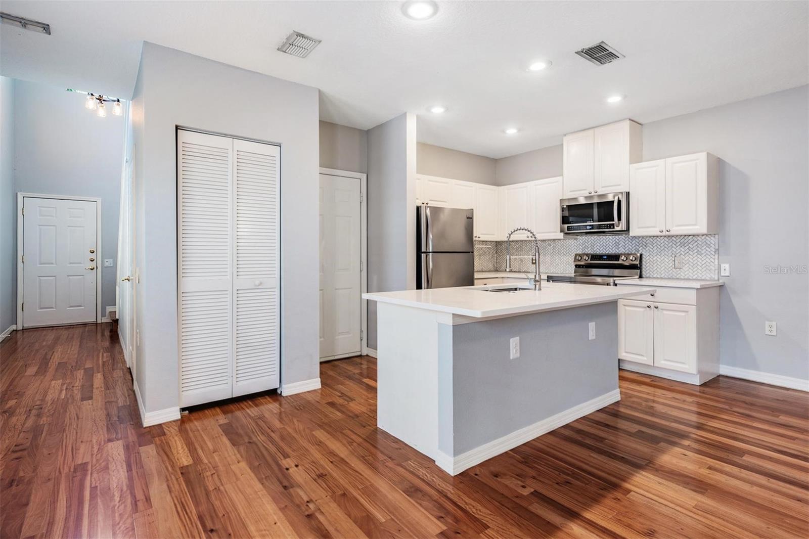 404 S WILLOW AVE #B photo 4