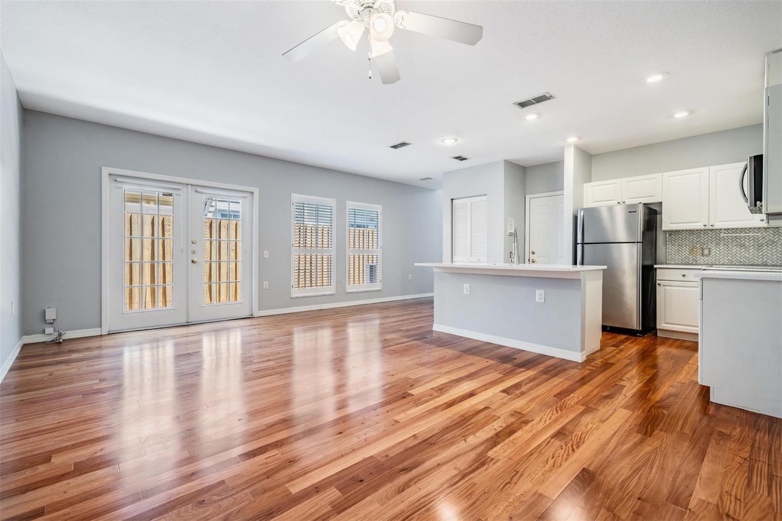 404 S WILLOW AVE #B photo 5