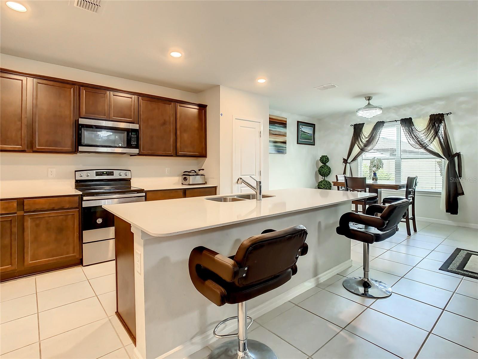 30344 MARQUETTE AVE photo 2