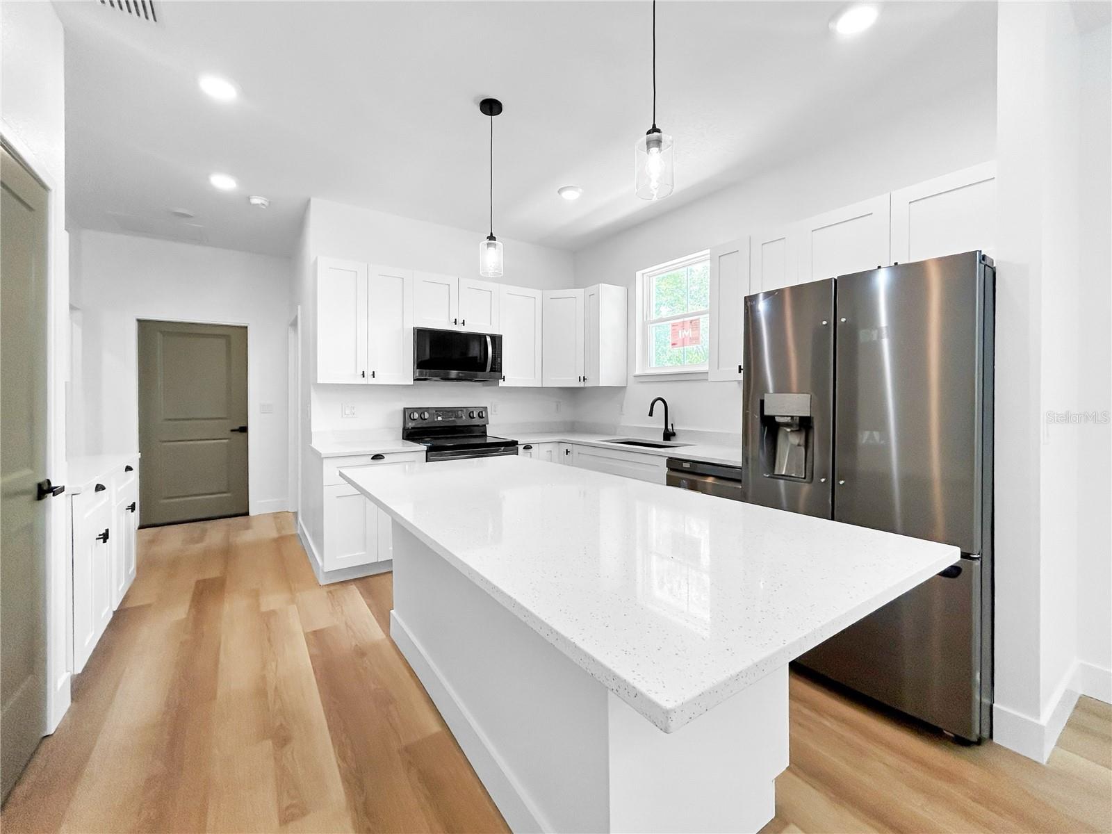 1010 HICKORY AVE photo 4