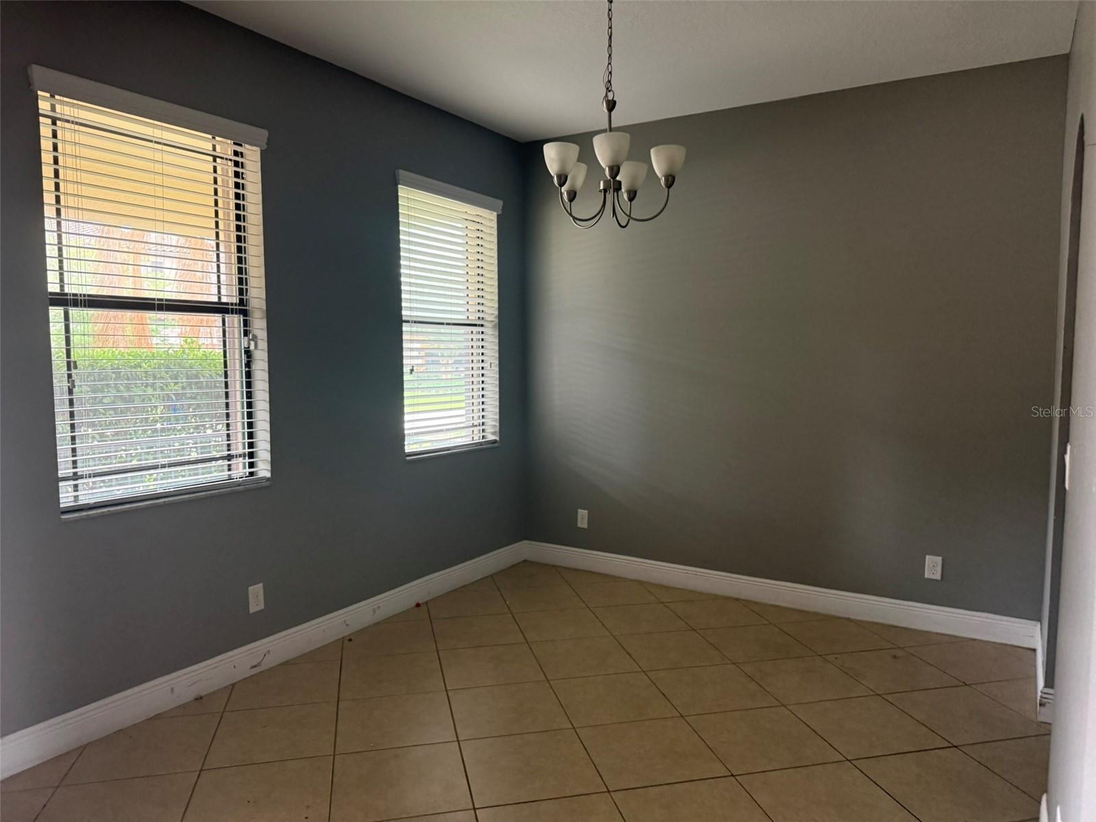 1863 ALTAVISTA CIR photo 5