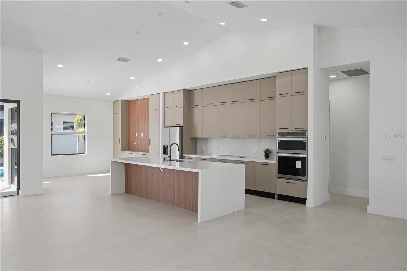 14687 LILLIAN CIR photo 3