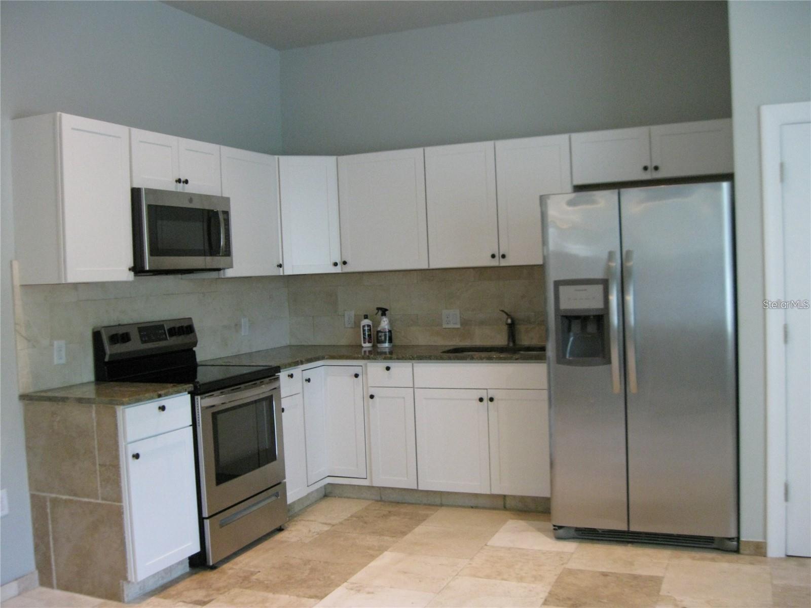 2009 COCOANUT AVE #2 photo 2