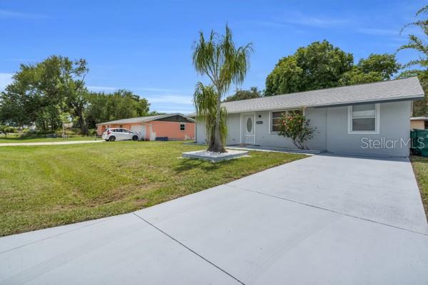 18634 GOODMAN CIR photo 2