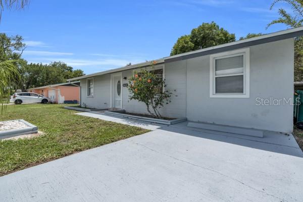 18634 GOODMAN CIR photo 3