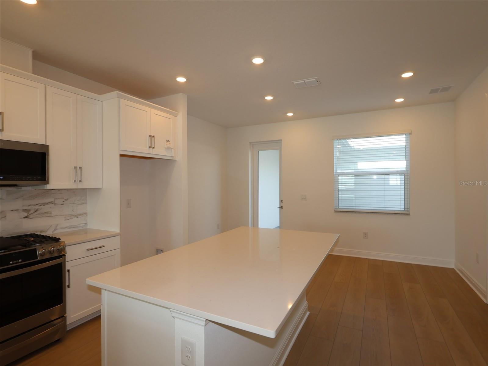 4462 SUNSET GARDEN ST photo 3