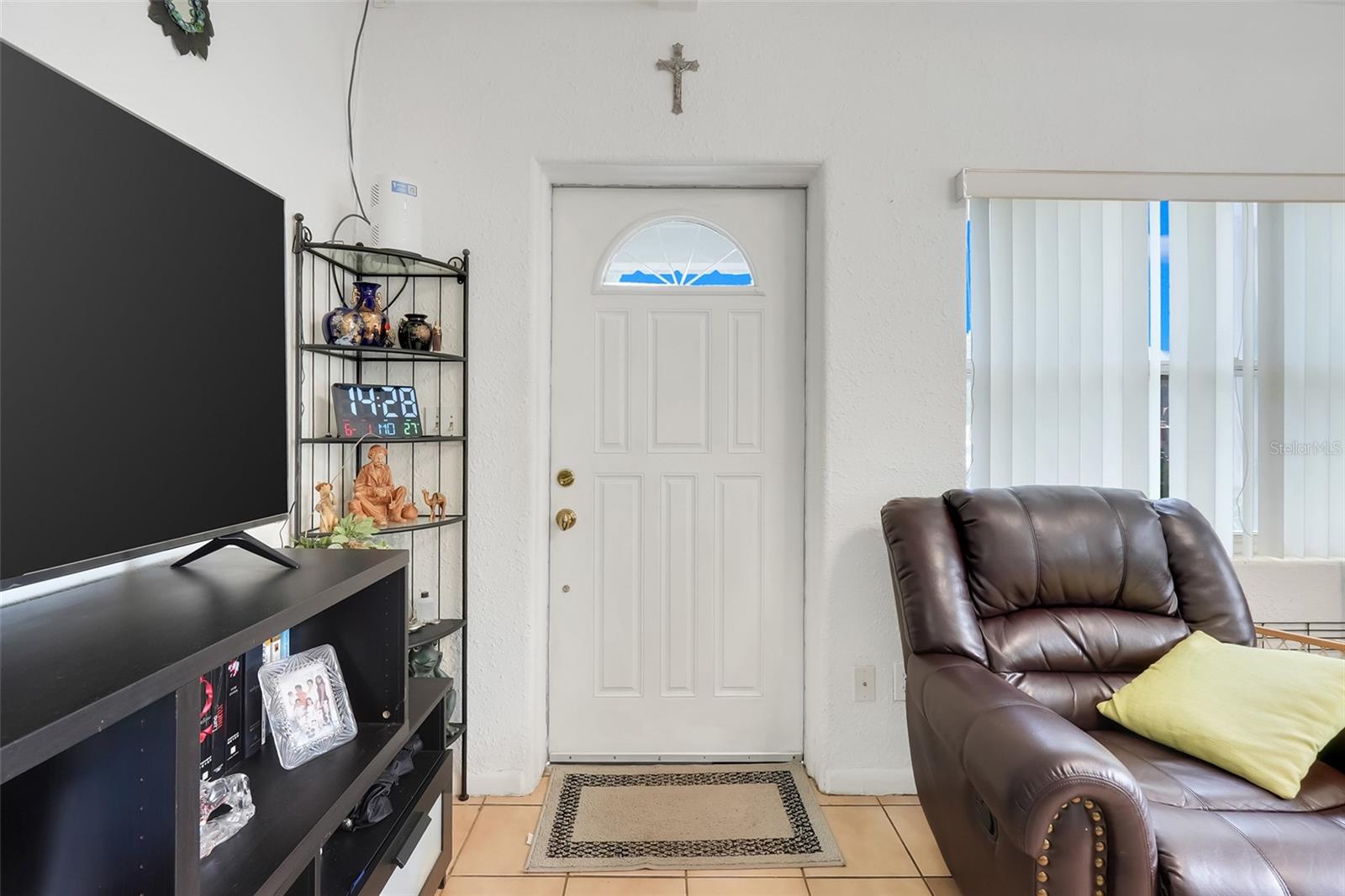 101 MELTON DR photo 4