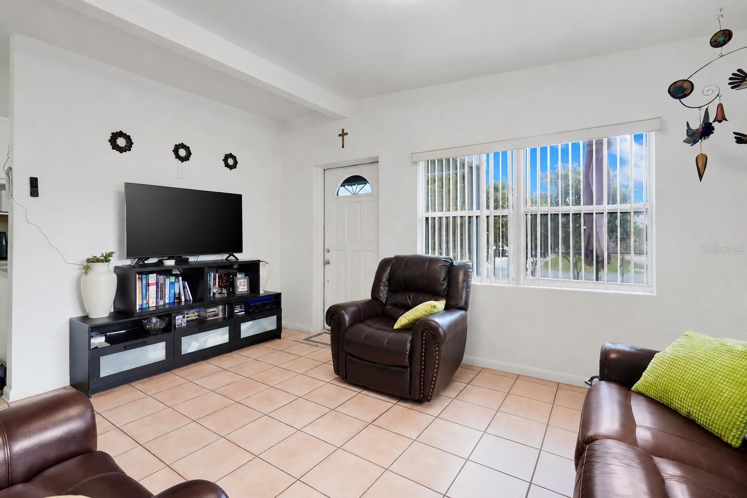 101 MELTON DR photo 5