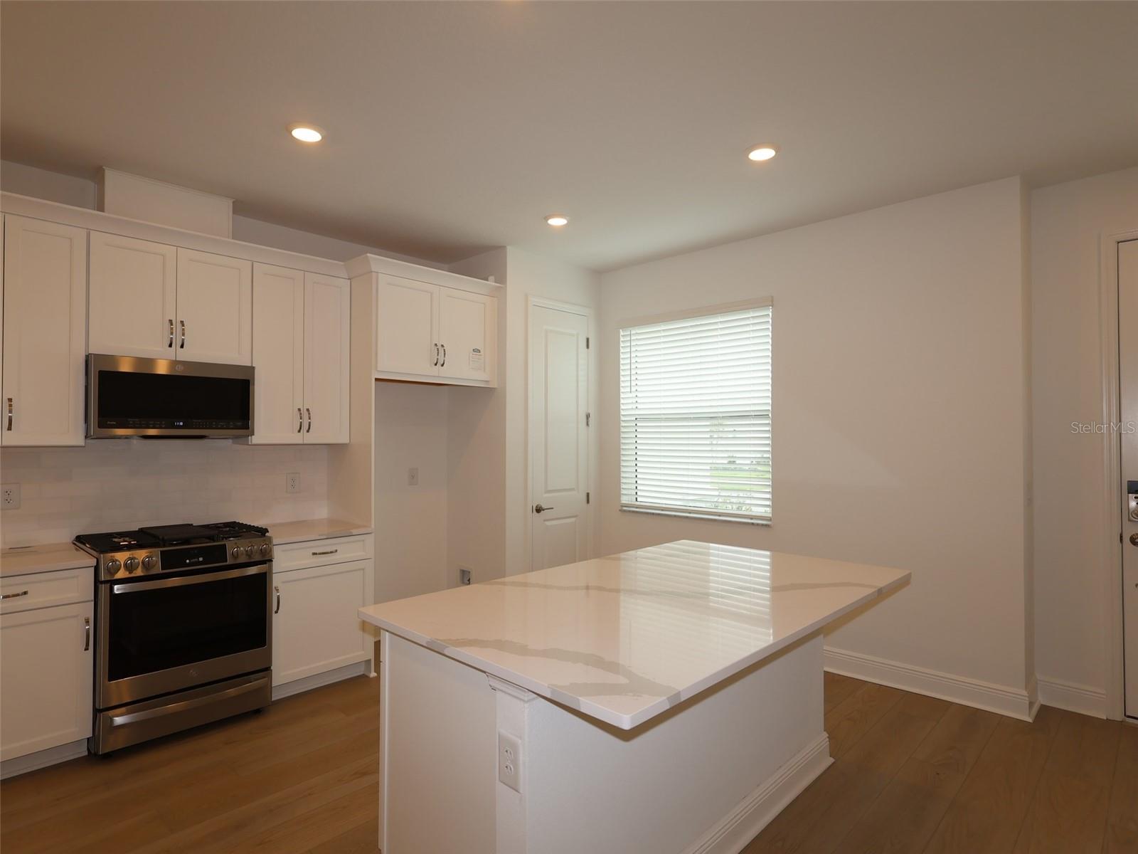 4458 SUNSET GARDEN ST photo 3