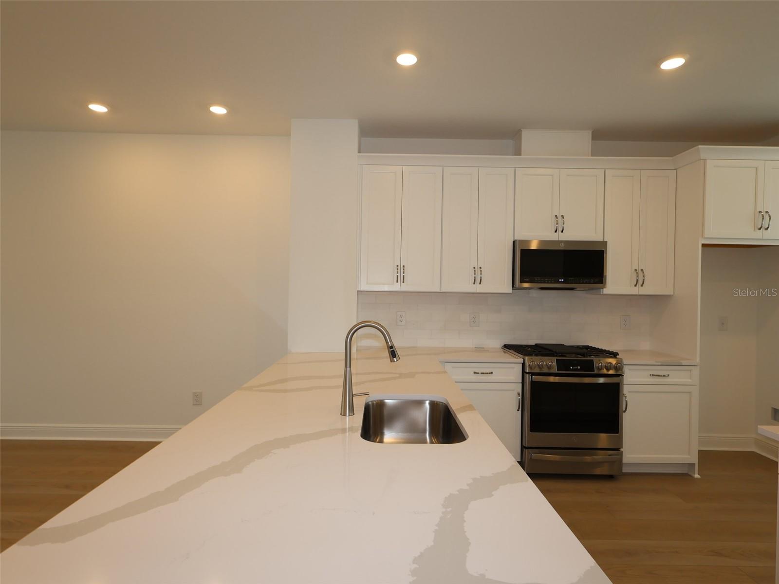 4458 SUNSET GARDEN ST photo 4
