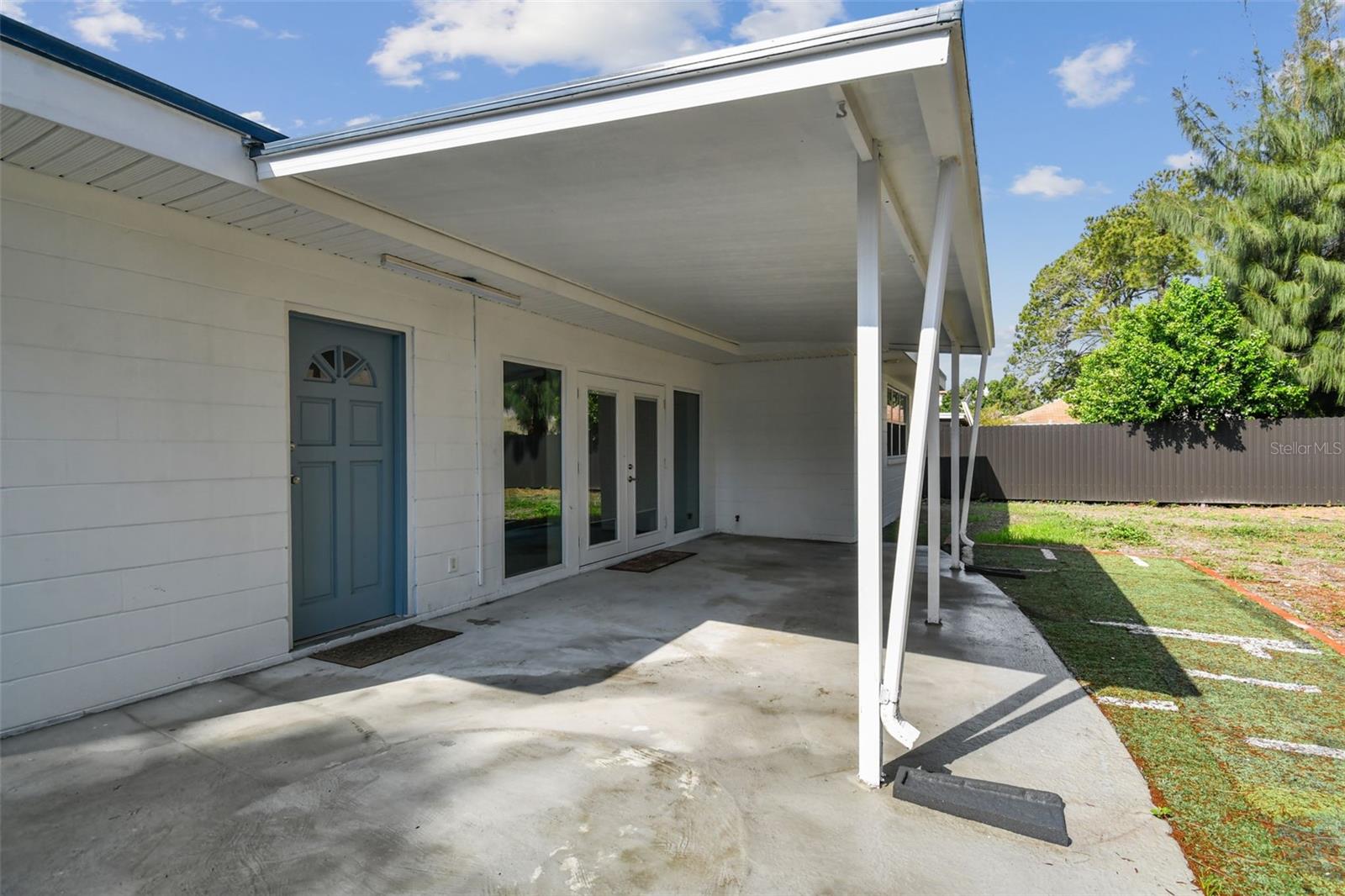 3905 W PAXTON AVE photo 4