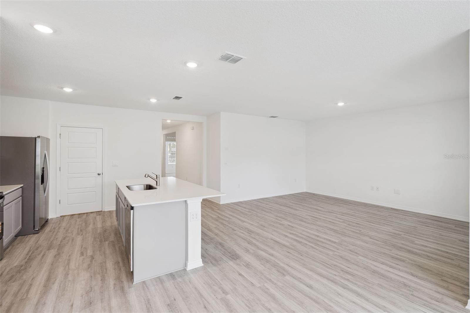 1751 GRANDIOSE DR photo 3