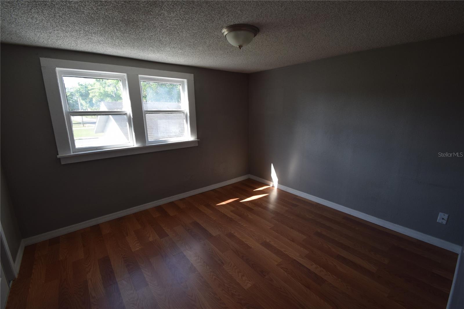 1060 E WABASH ST #1060 1/2 photo 4