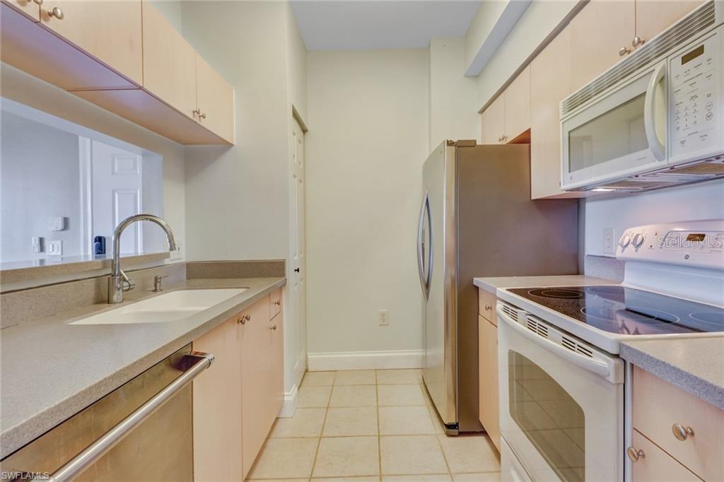 1180 RESERVE WAY #302 photo 4