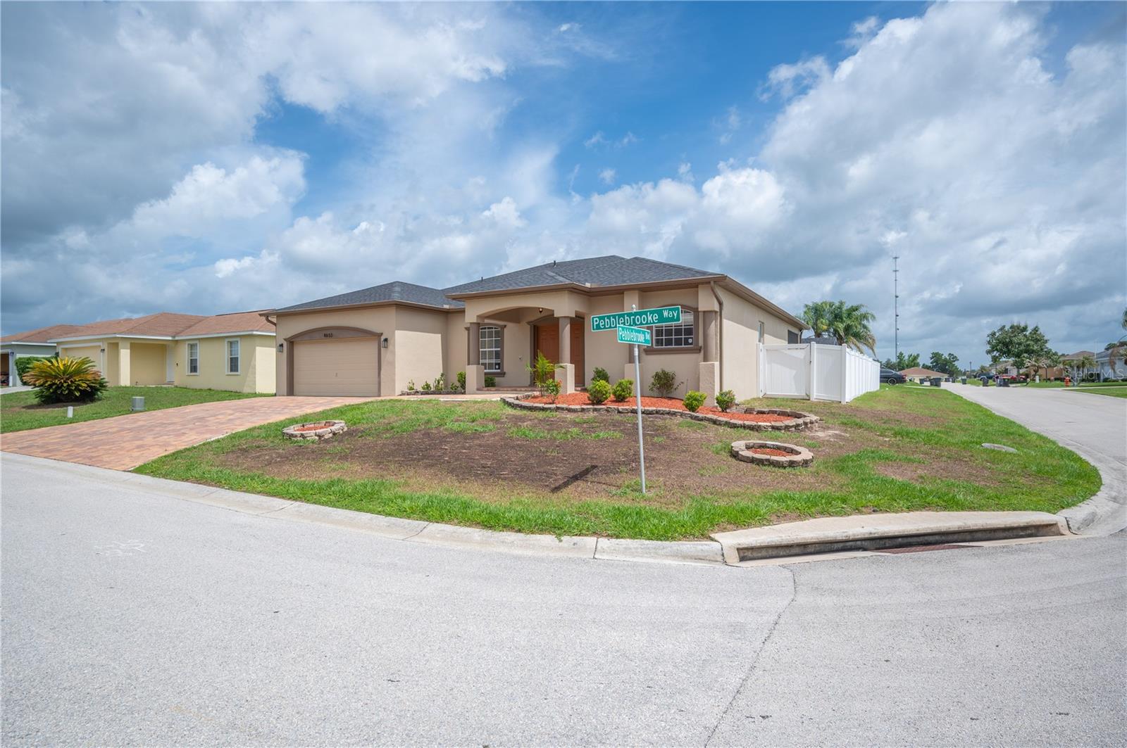 8653 PEBBLEBROOKE WAY photo 3