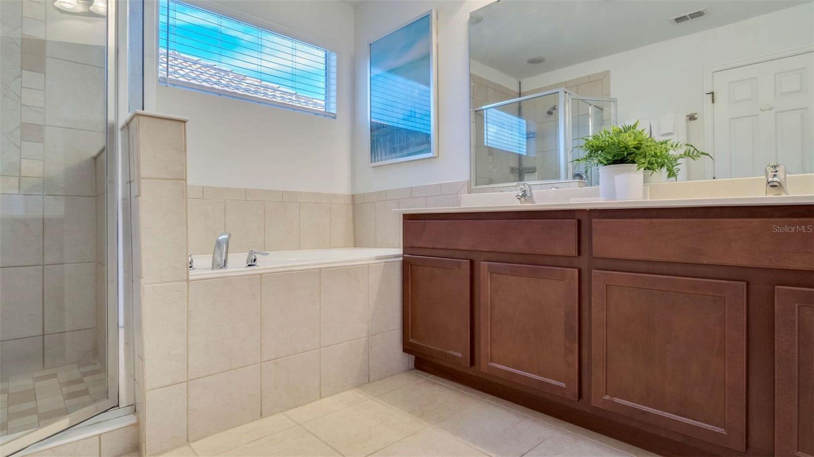 430 LAS FUENTES DR photo 3
