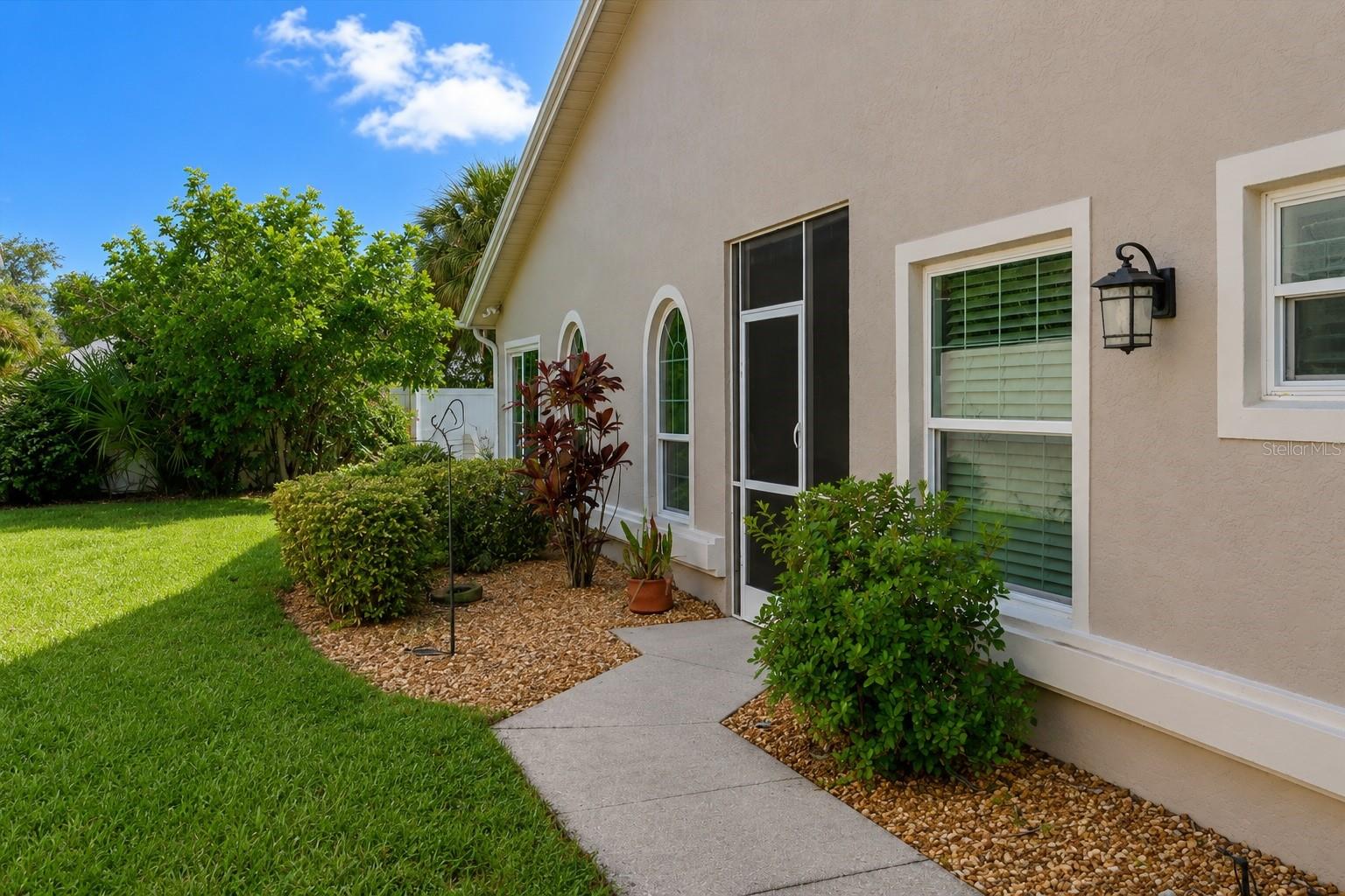 4427 MURFIELD DR E photo 2