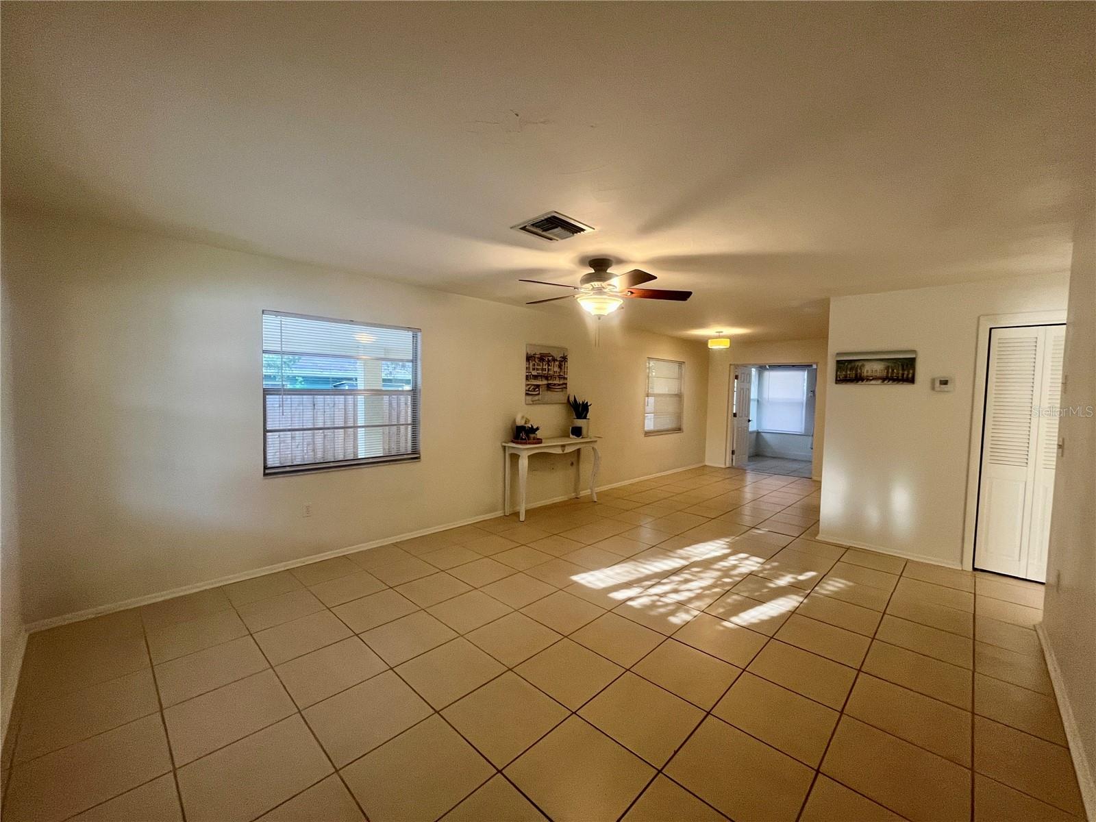 705 BAYOU AVE photo 3
