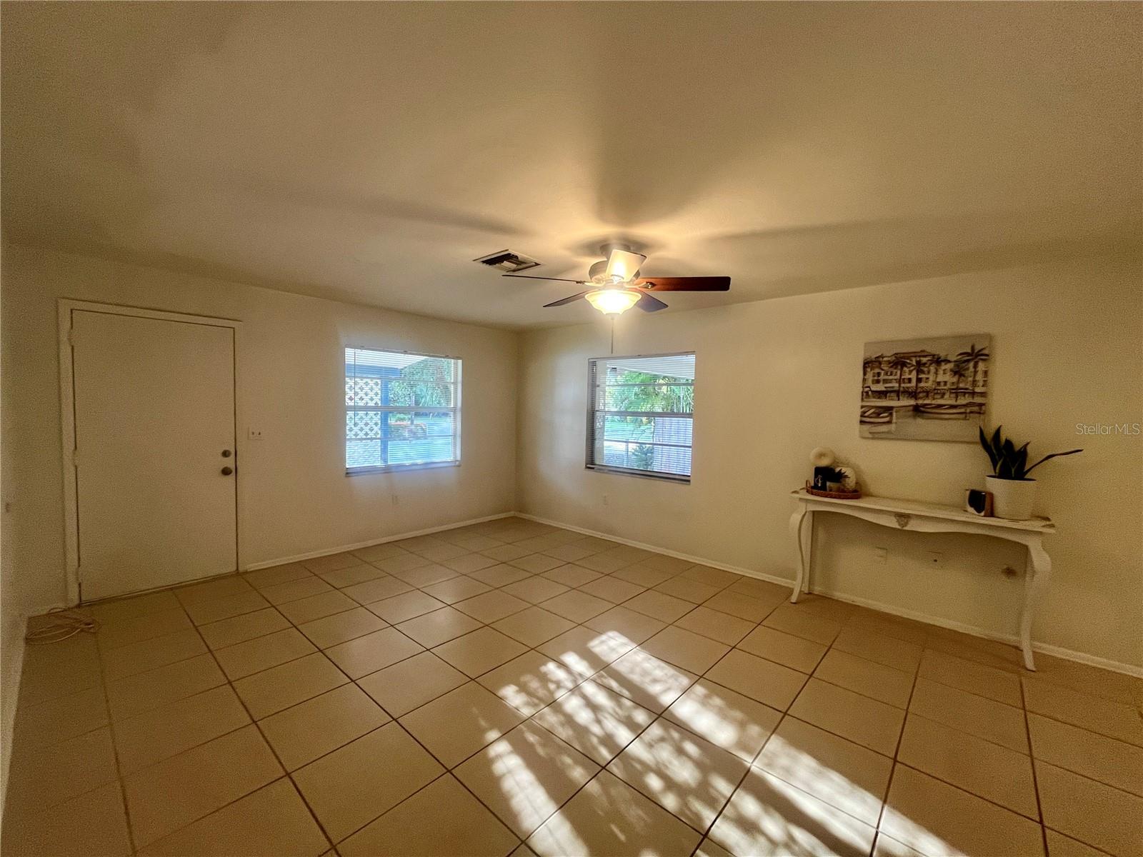 705 BAYOU AVE photo 4