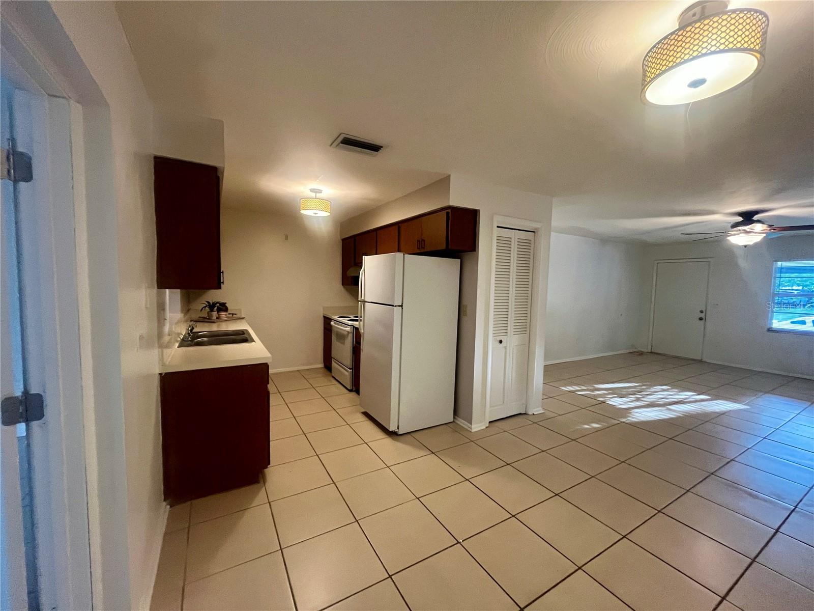 705 BAYOU AVE photo 5