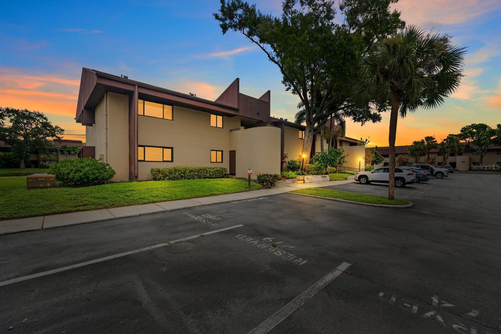 875 S VILLAGE DR N #101 photo 2