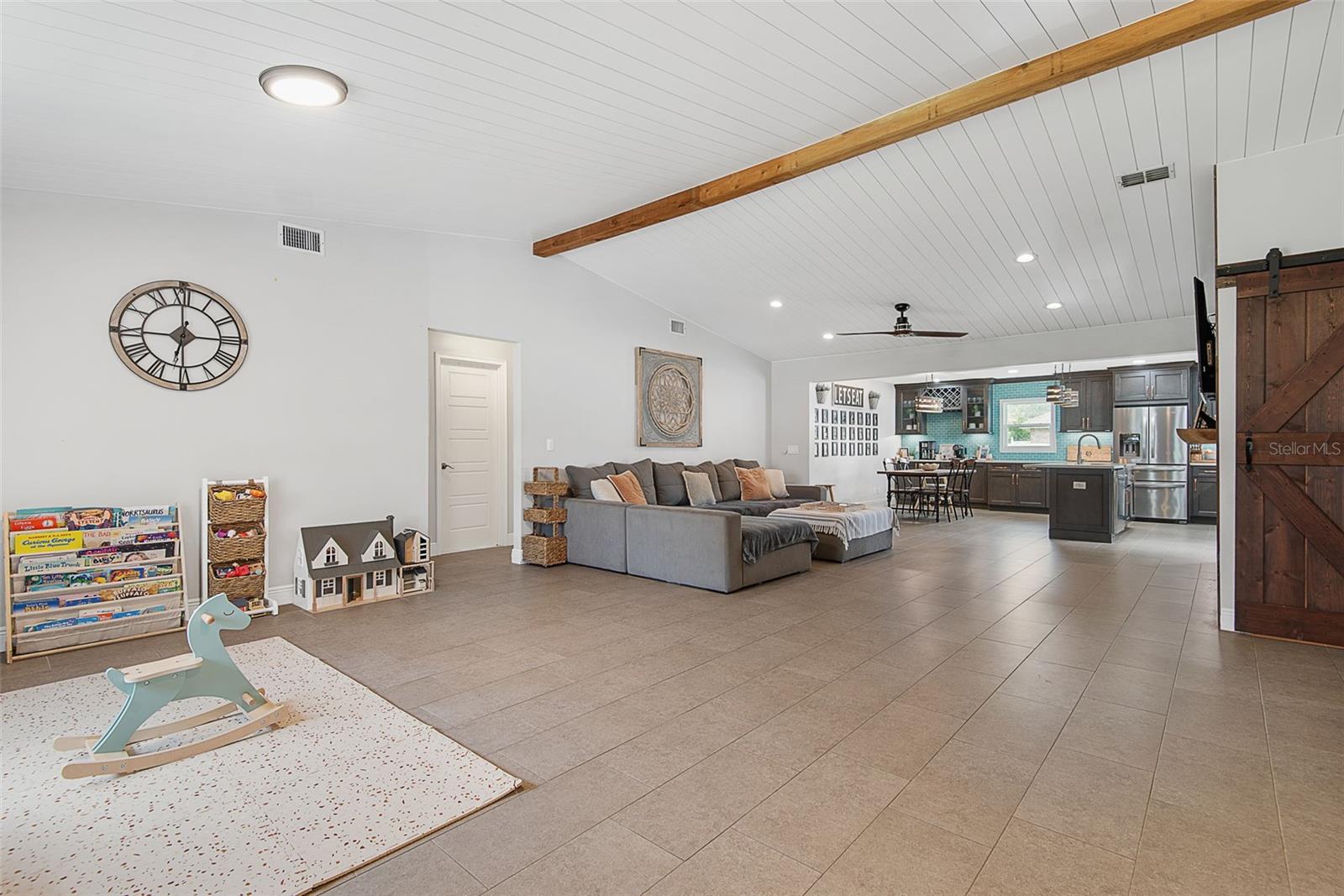 107 BURROUGHS DR photo 2