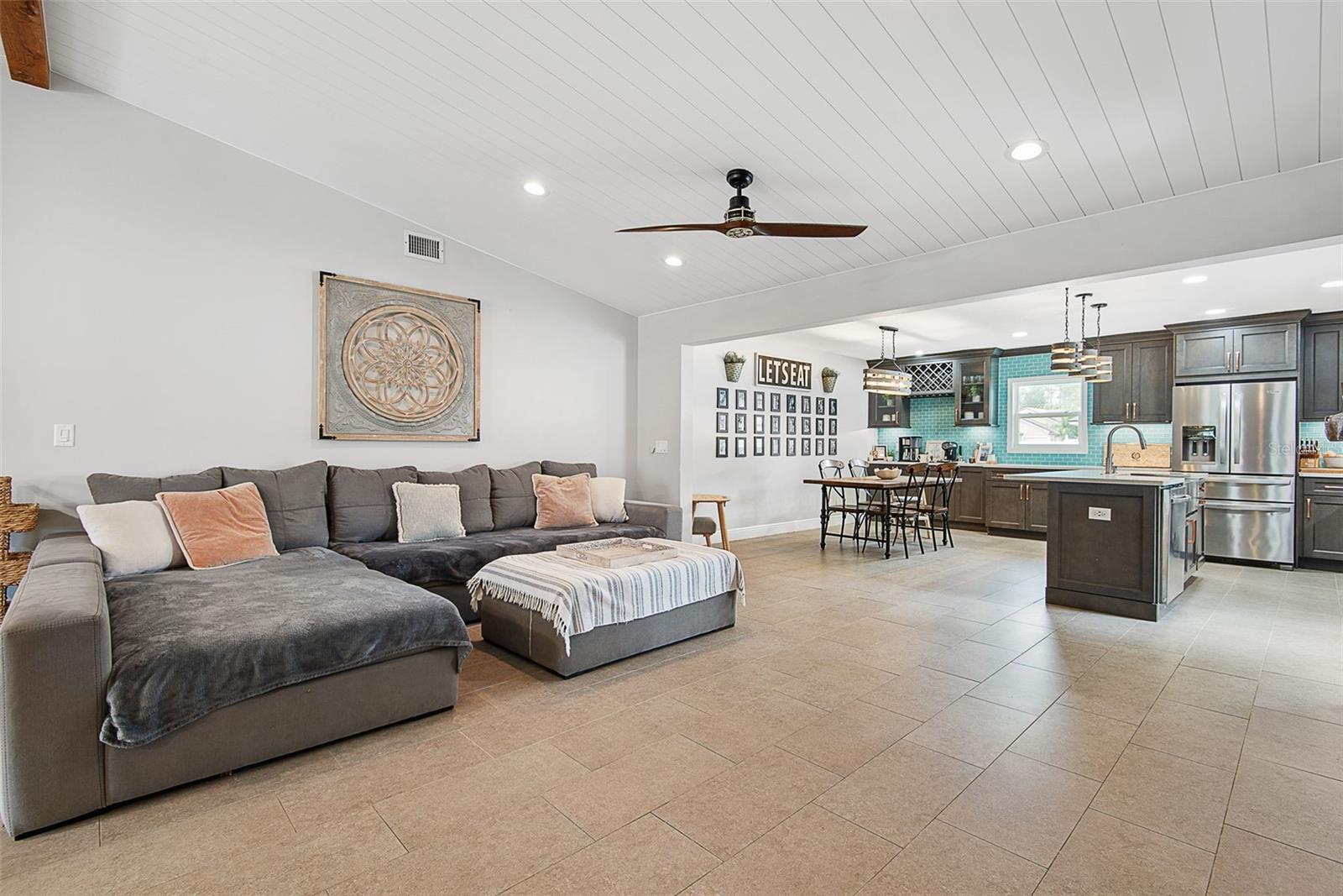 107 BURROUGHS DR photo 4