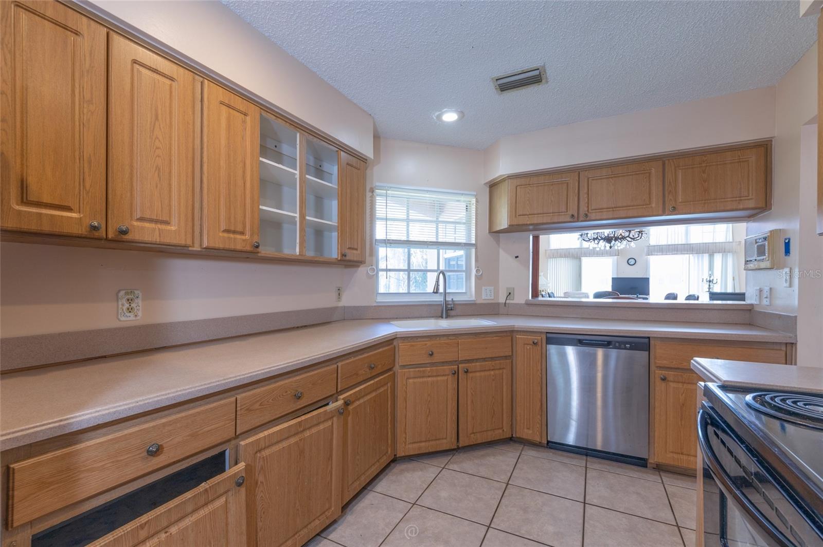 29 CHEROKEE CT W photo 2