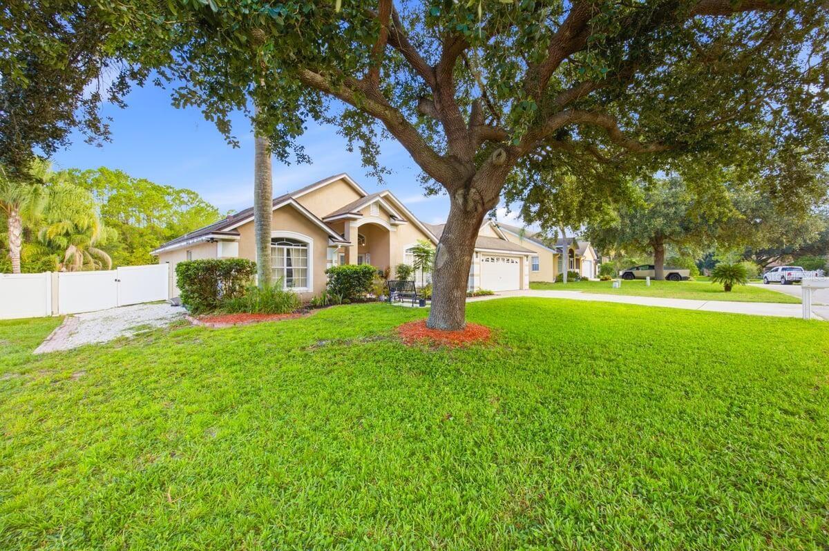 566 MONTANA AVE photo 3