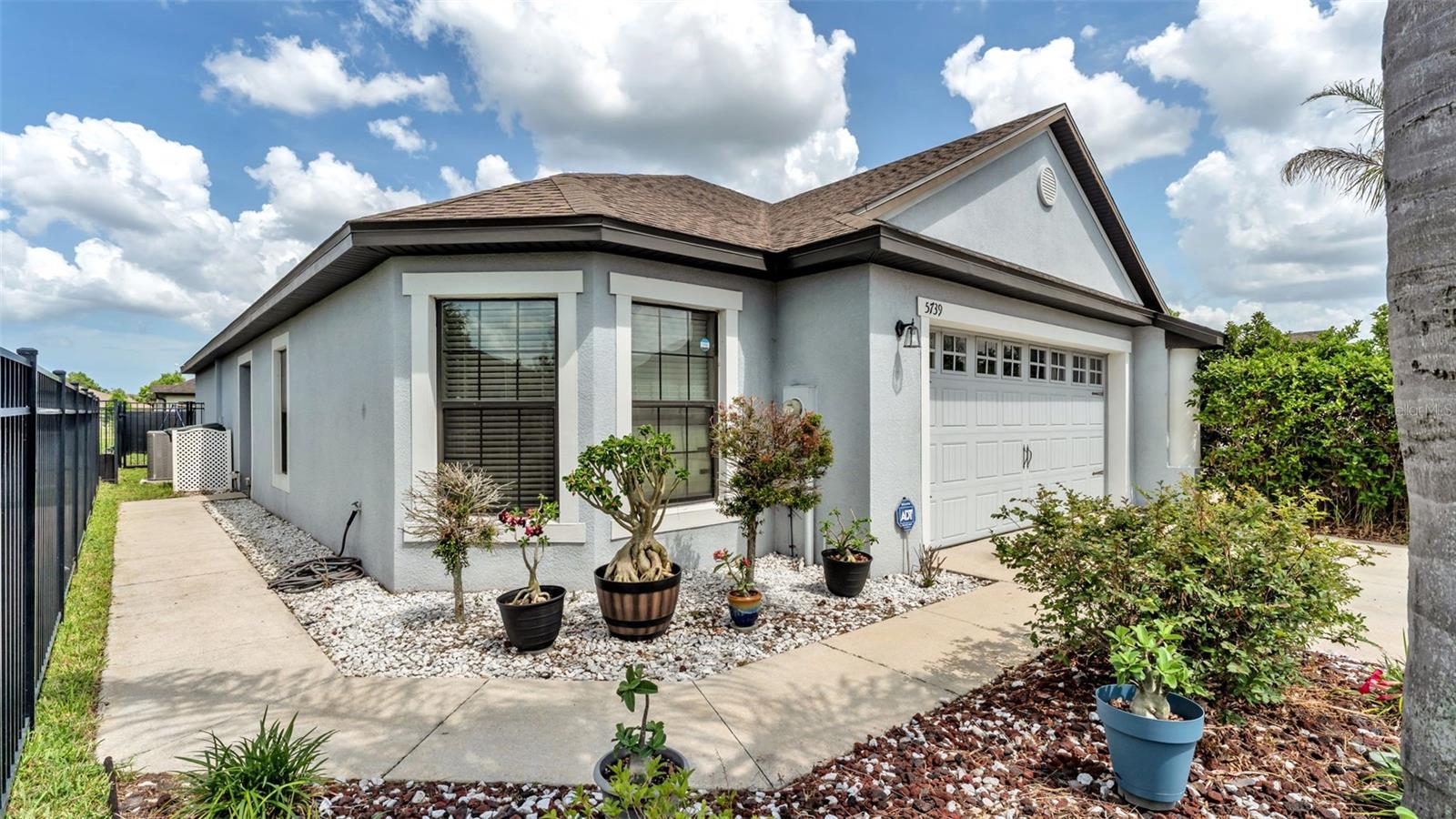 5739 LACAR WAY photo 2