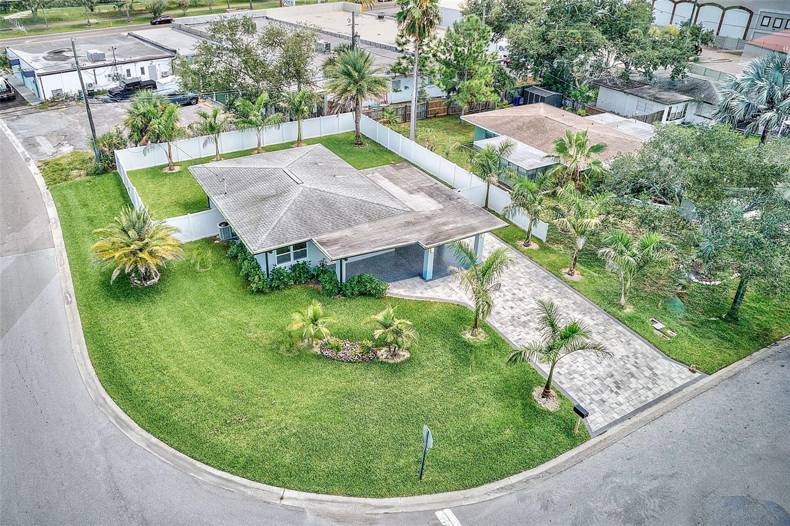2425 BAYWOOD DR E photo 3
