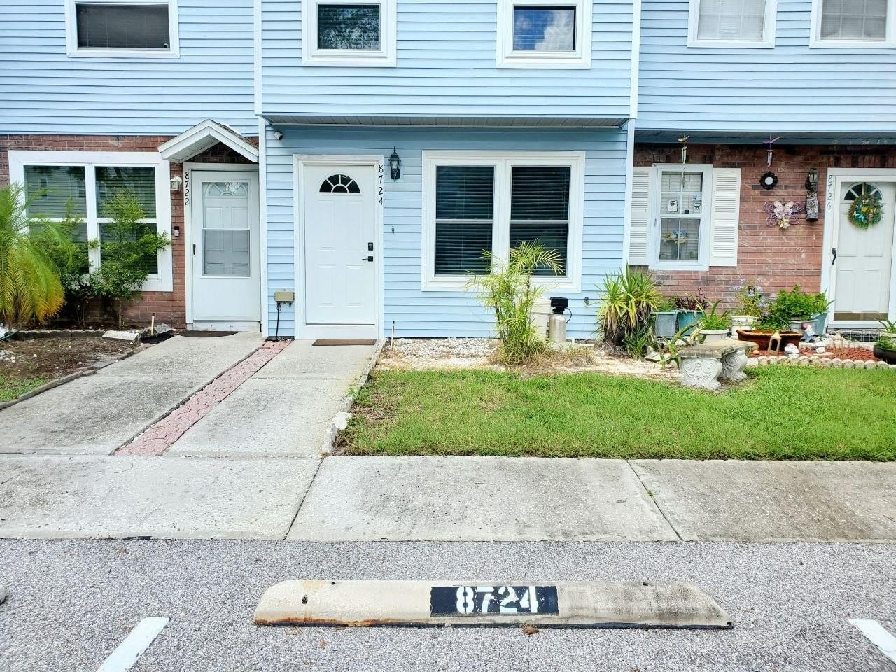8724 COBBLER PL photo 2