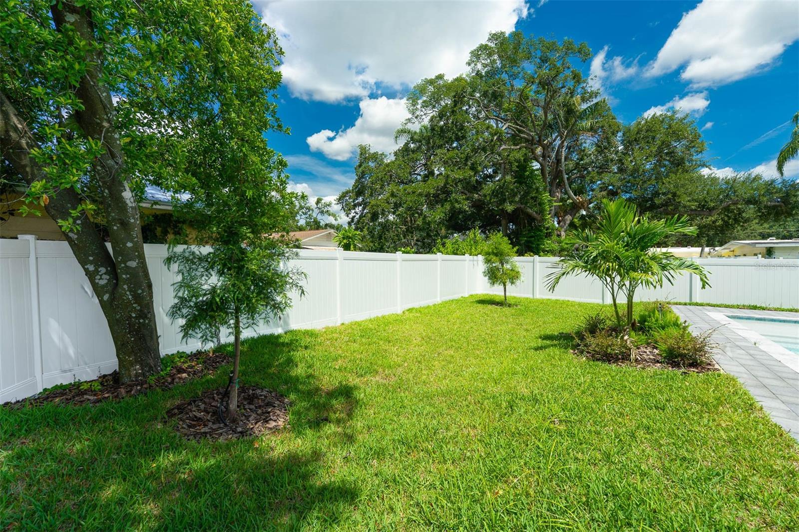 1526 MILLER AVE photo 3
