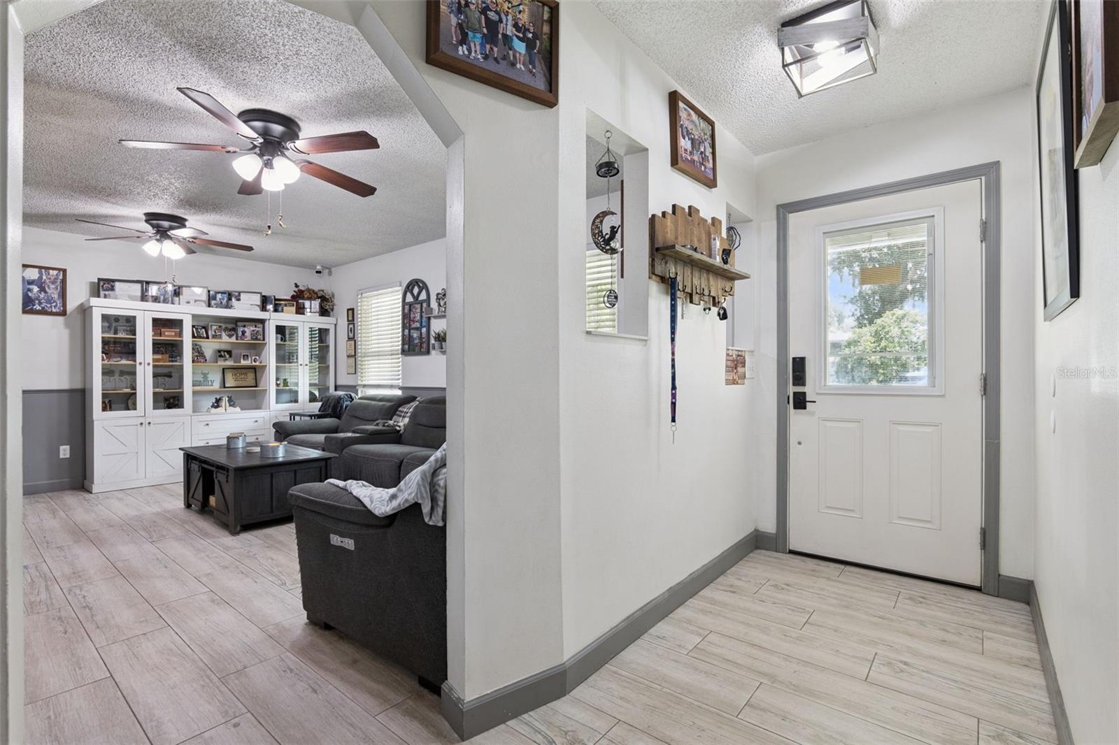 1629 ORANGE TREE DR photo 3