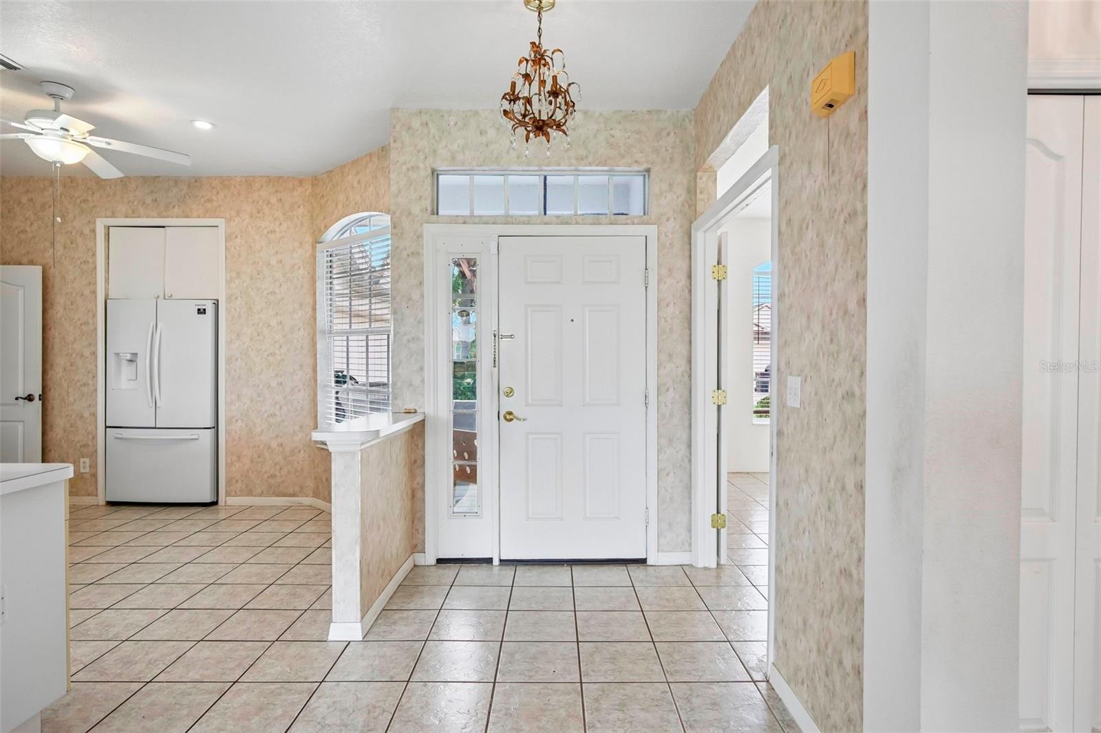 1104 VILLEROY DR photo 3