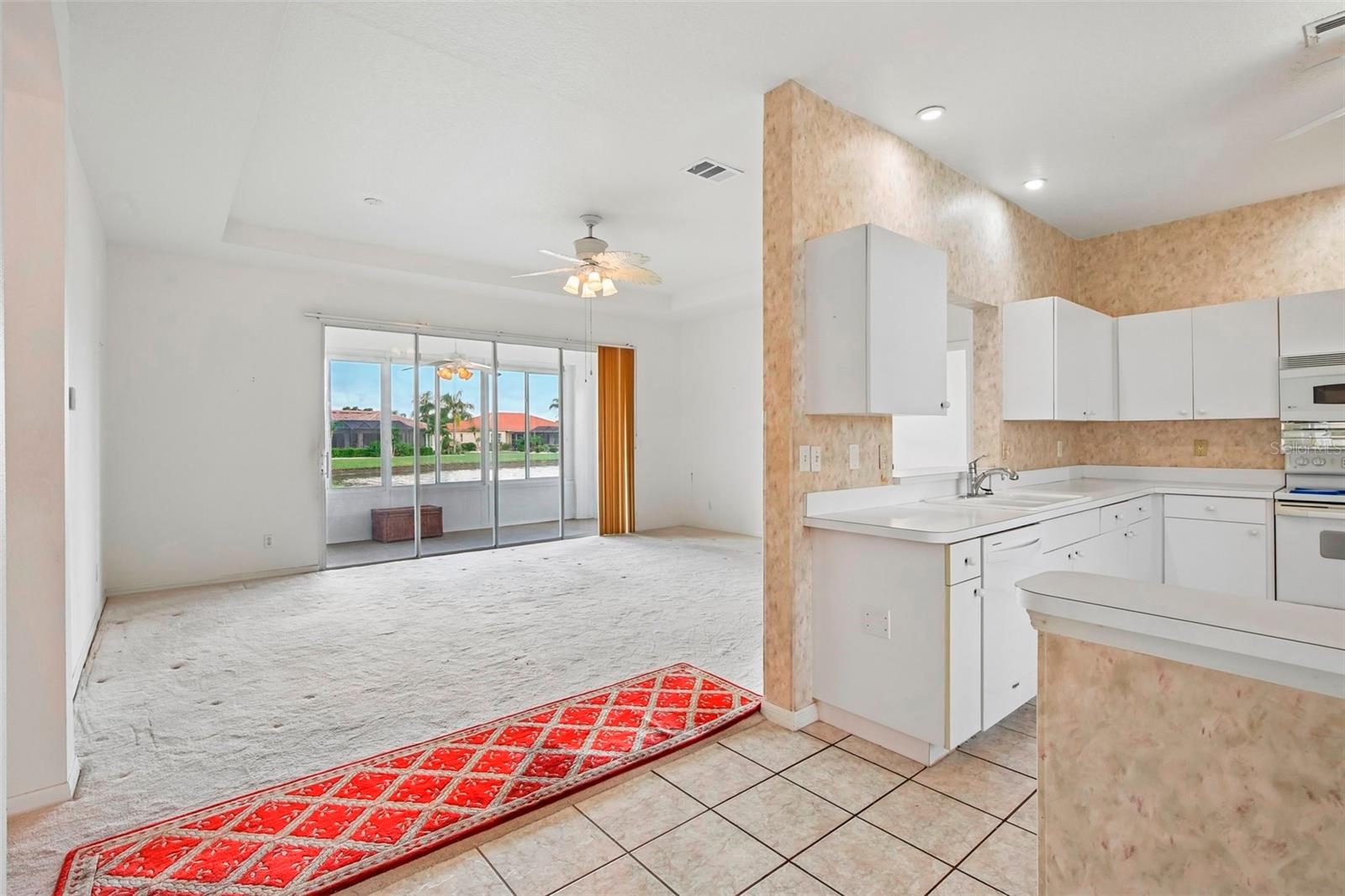 1104 VILLEROY DR photo 4