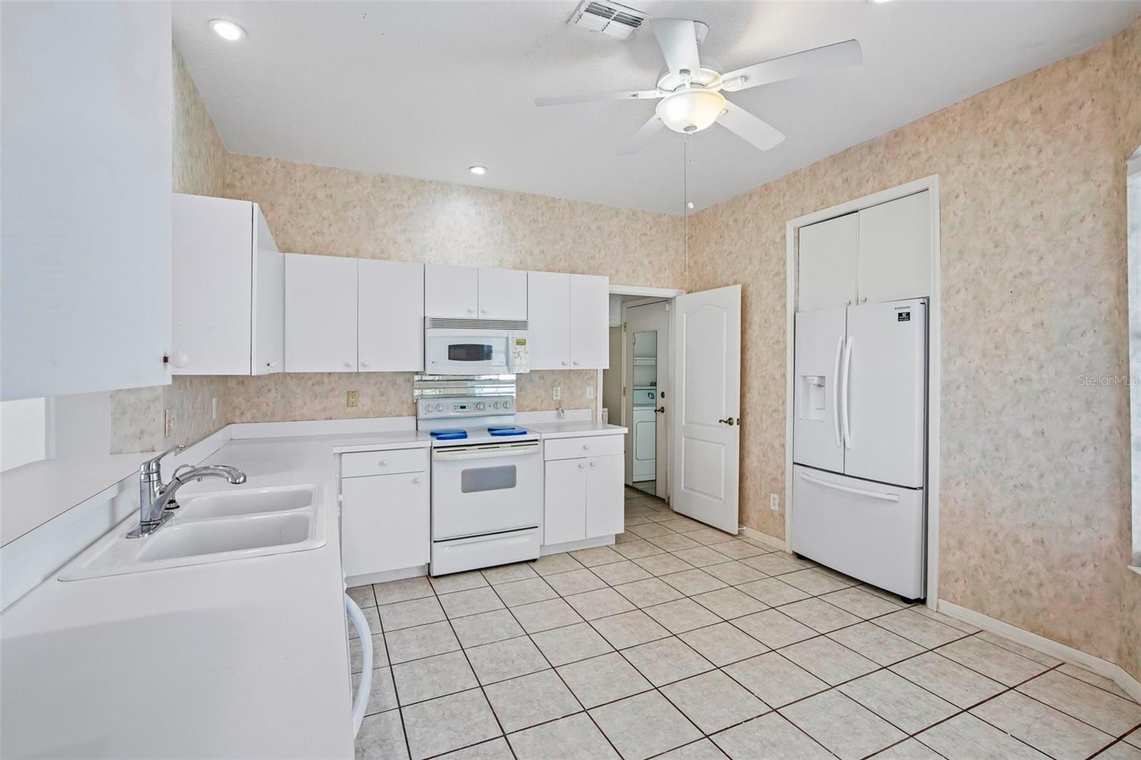 1104 VILLEROY DR photo 5