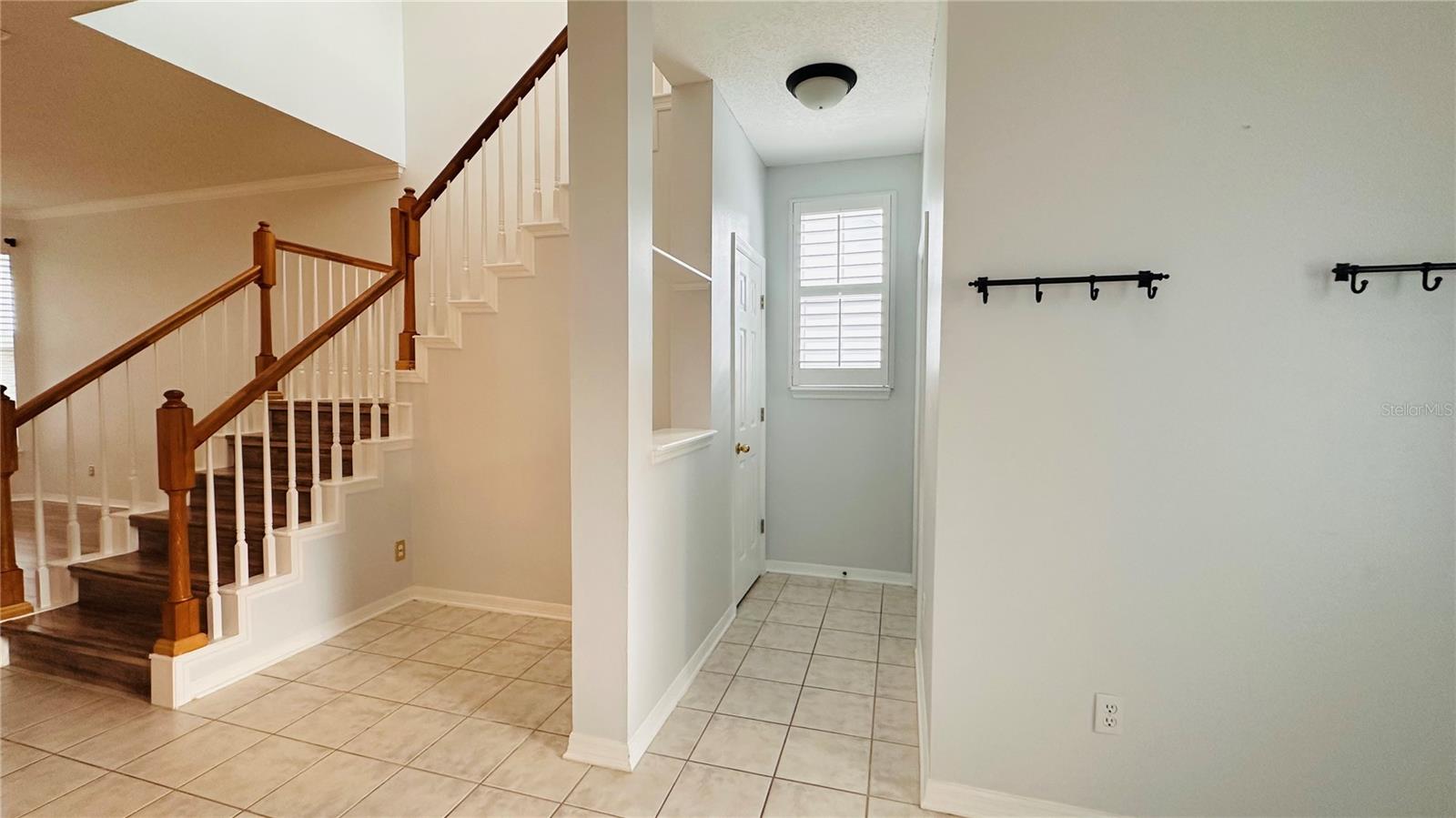 622 WISTERIA LN photo 4