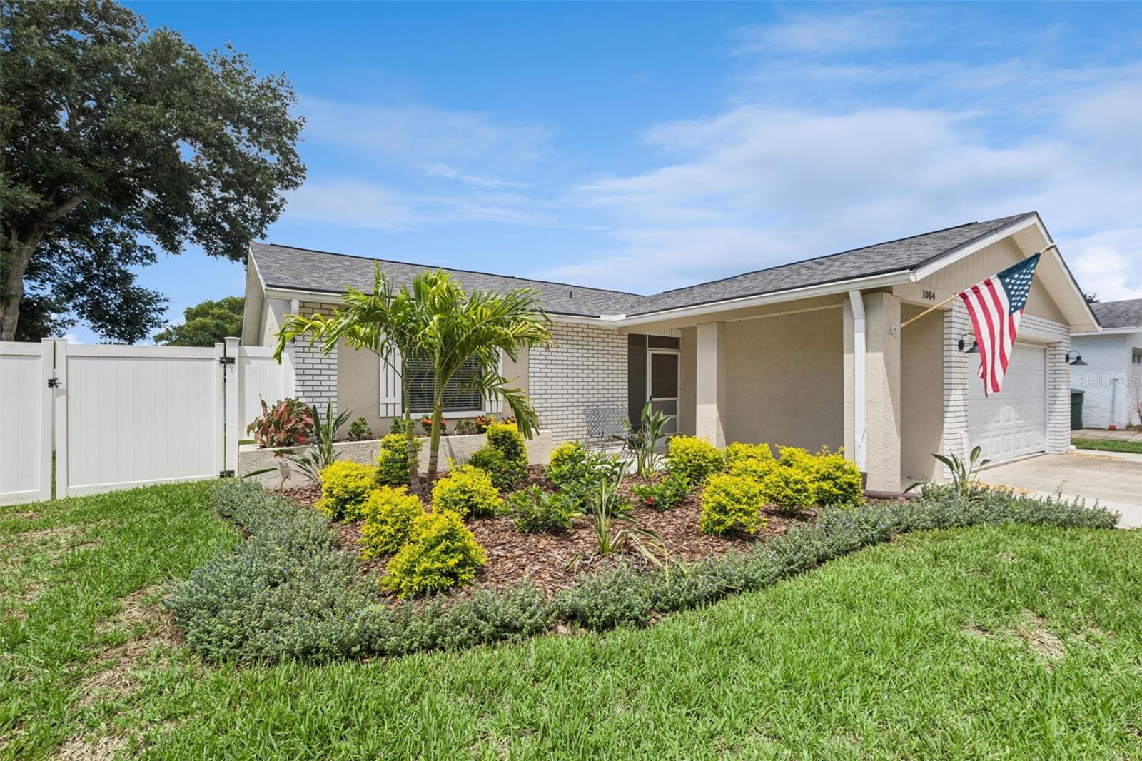 1004 VINEYARD CT photo 2