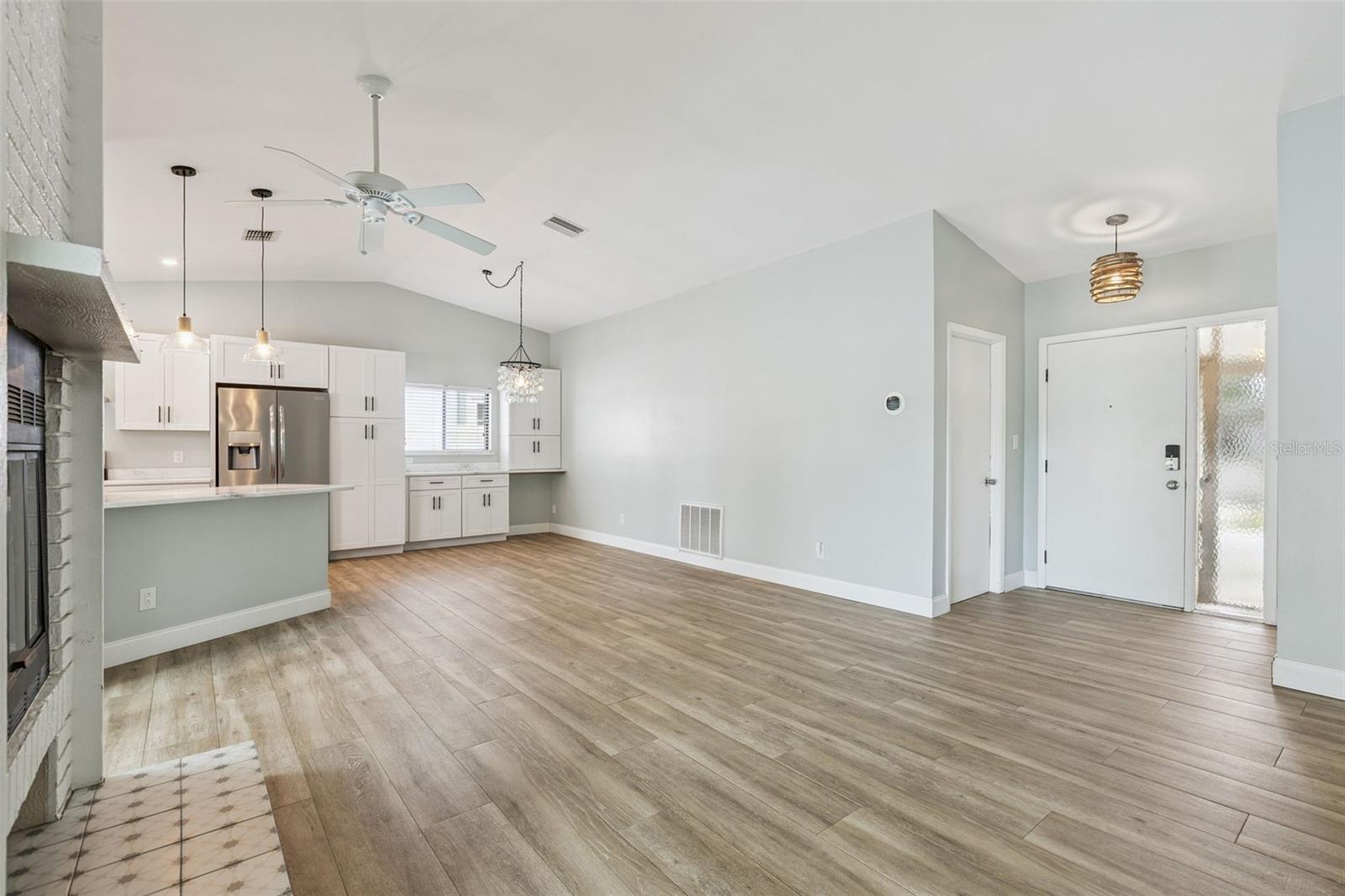 1004 VINEYARD CT photo 5