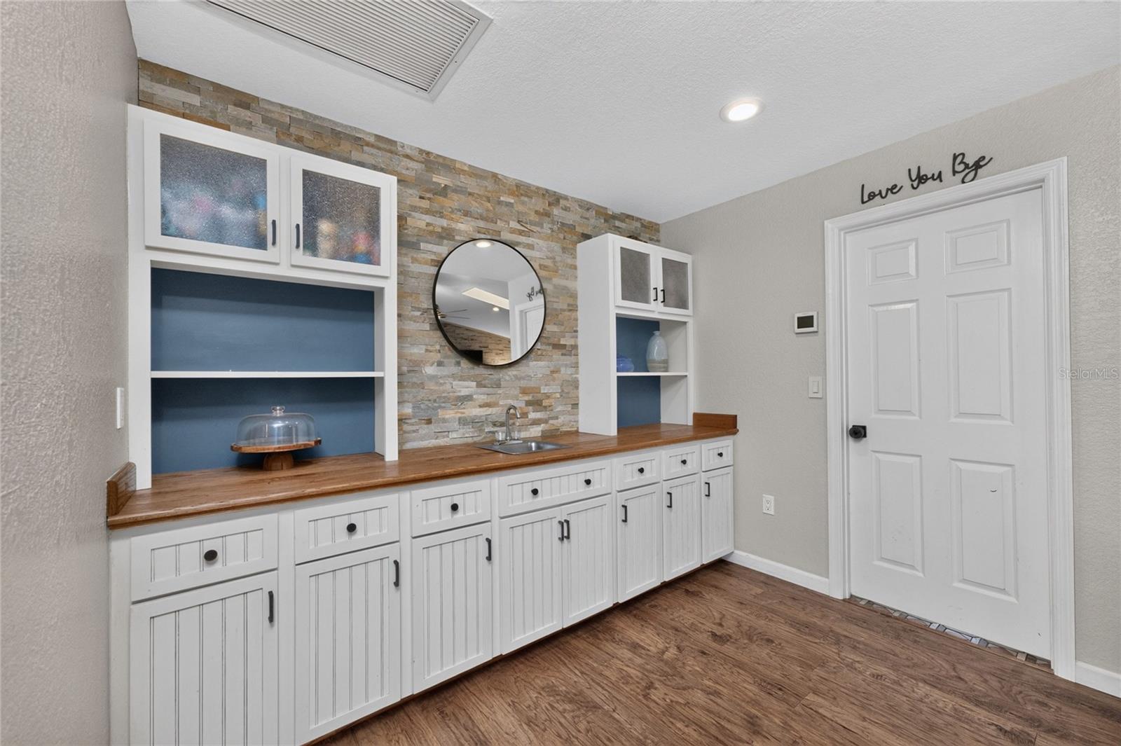 1087 BAY HARBOR DR photo 4