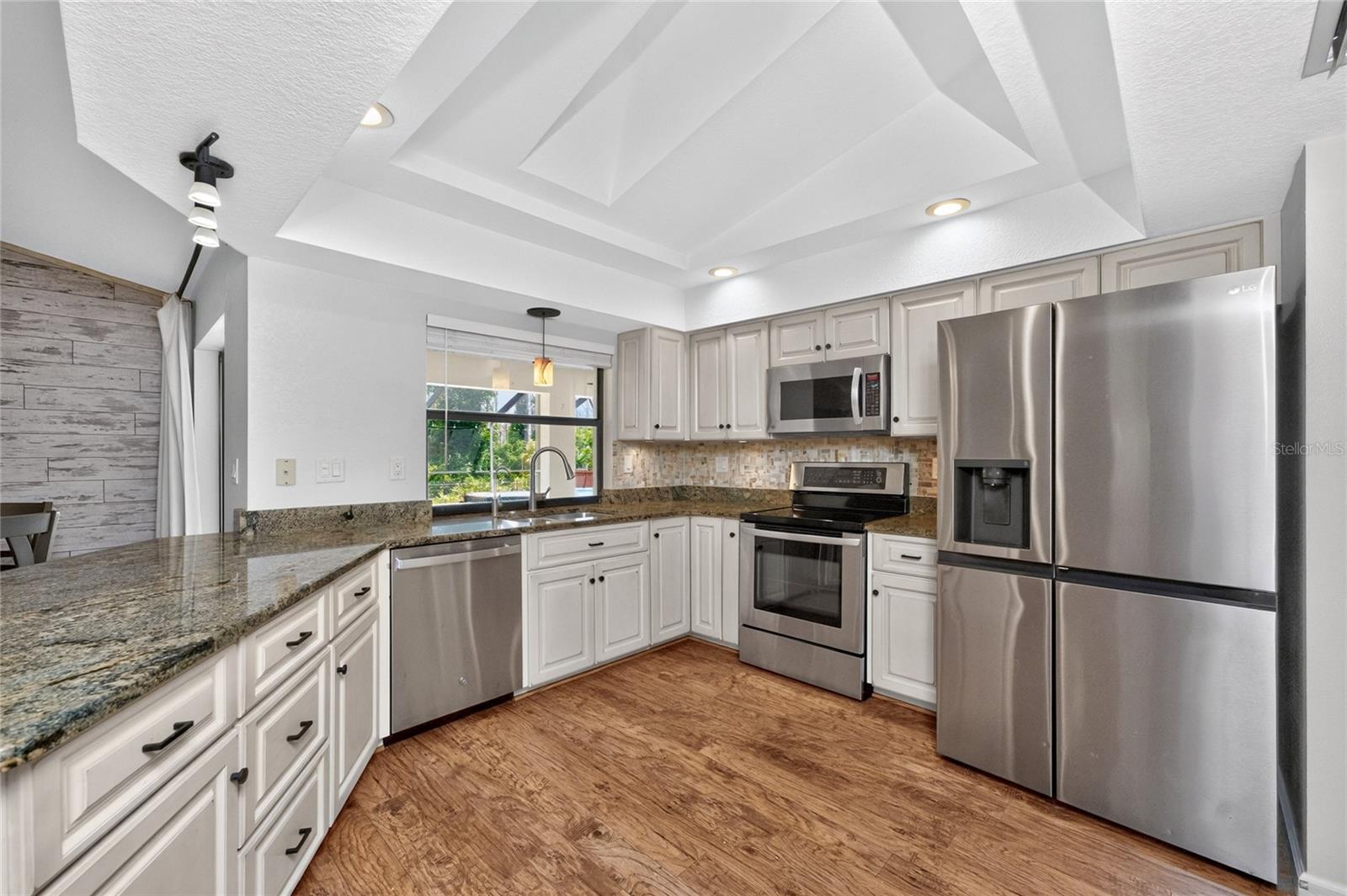 1087 BAY HARBOR DR photo 5