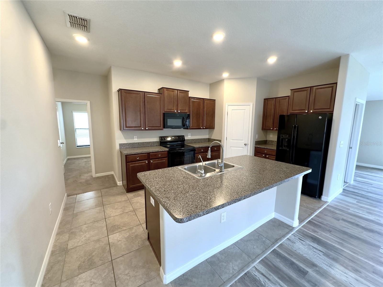 9746 SAGE CREEK DR photo 4