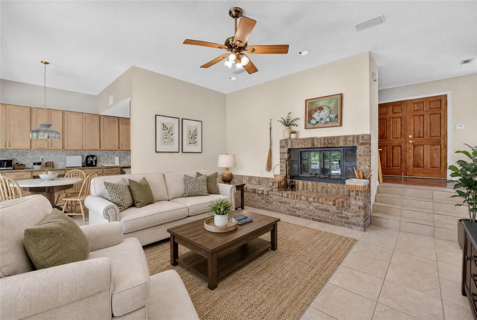 325 NW 80TH BLVD photo 4