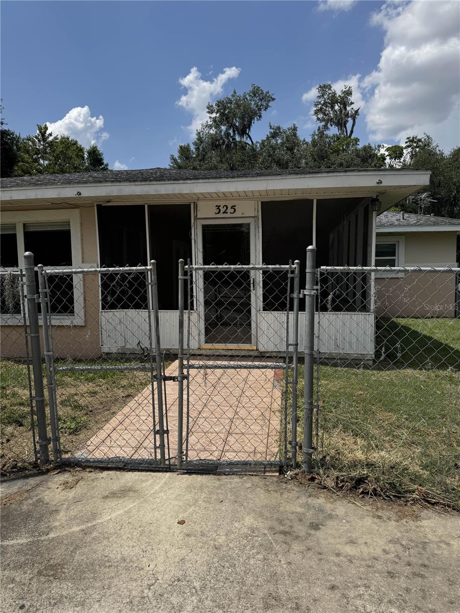 325 CHESNEY BLVD photo 2