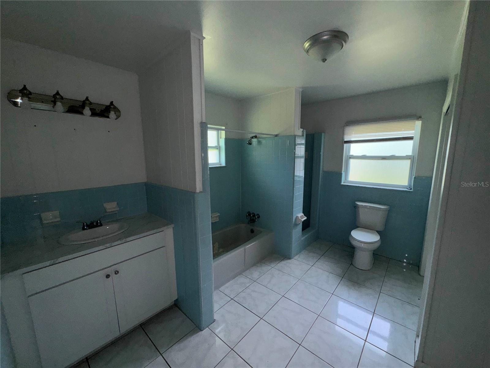 325 CHESNEY BLVD photo 4