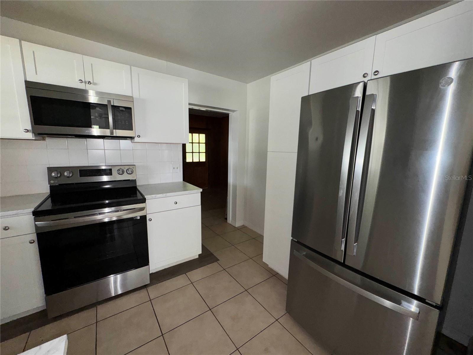 325 CHESNEY BLVD photo 5